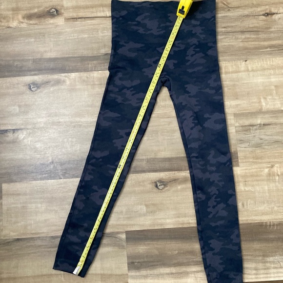 [Spanx] Camo Look At Me Now Seamless Cropped Leggings Small - Picture 8 of 10